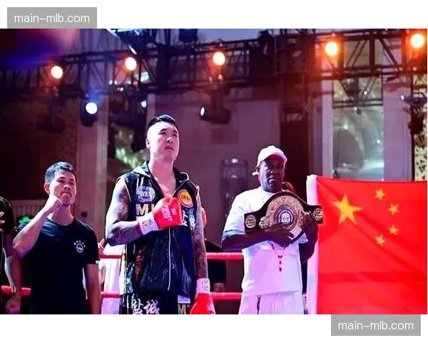 理查森·西钦斯击败奥斯卡·杜阿尔特，卫冕IBF超轻量级拳王头衔